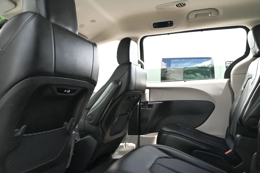 Used 2024 Black Chrysler Touring L image 16