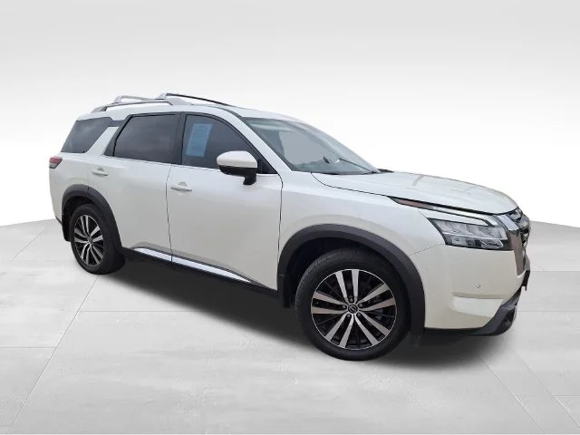 Used 2023 White Nissan Platinum image 1