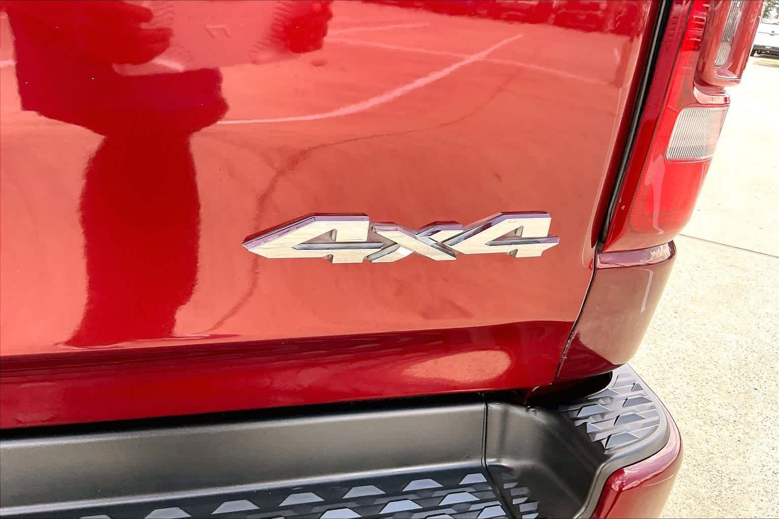 Used 2020 Delmonico Red Pearlcoat Ram Limited image 10