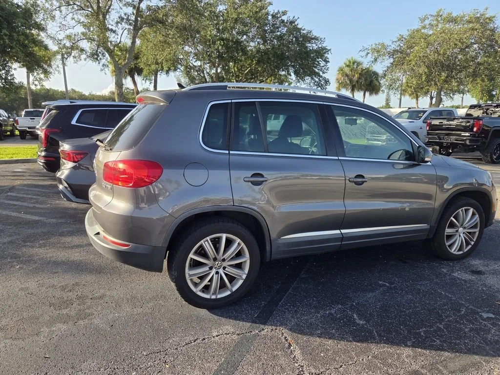 Used 2014 Pepper Gray Metallic Volkswagen SE image 5