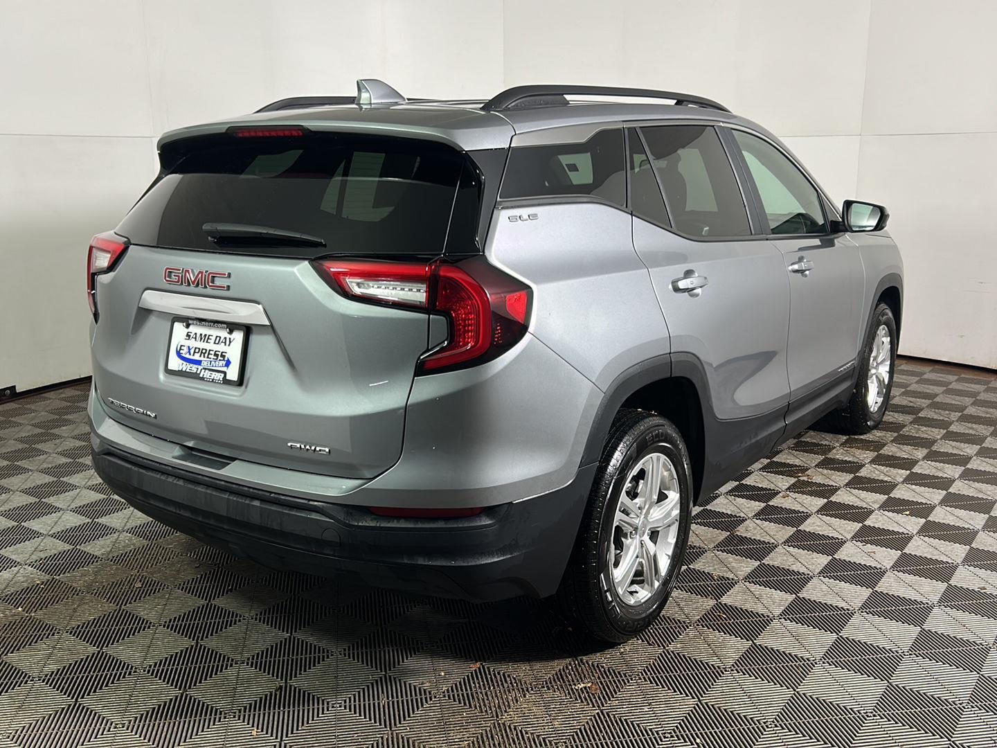 Used 2024 Sterling Metallic GMC SLE image 6