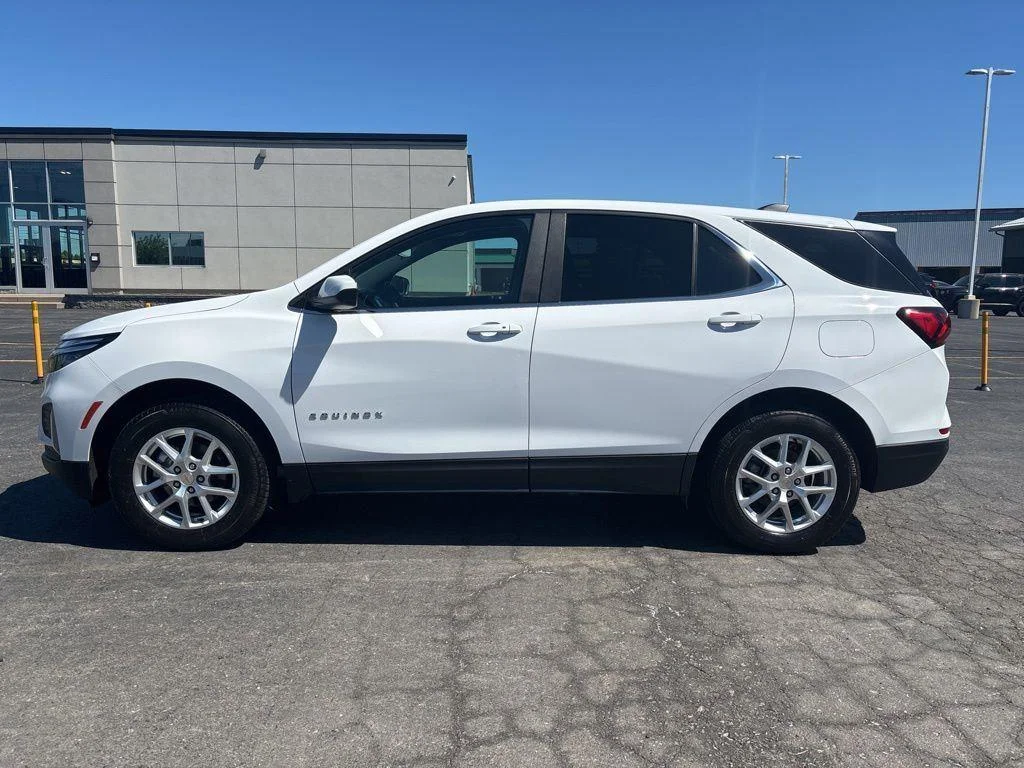 Used 2024 Summit White Chevrolet LT image 5