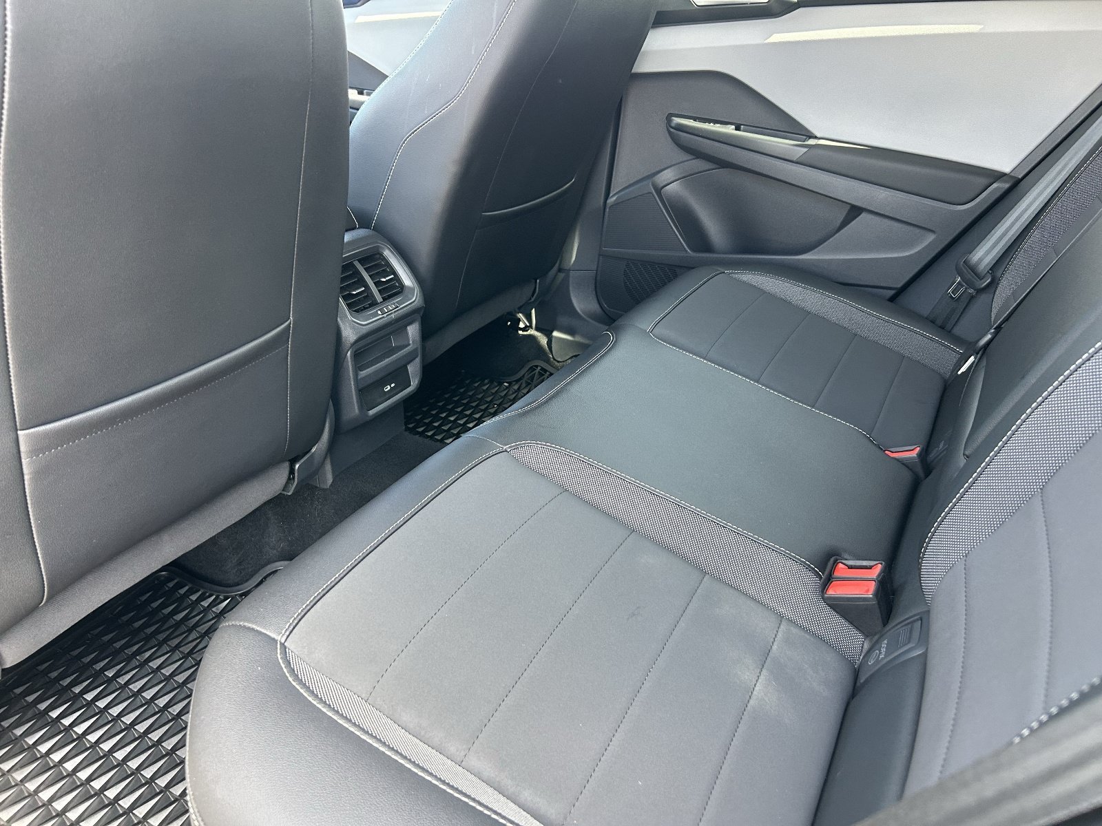 Used 2022 Gray Volkswagen 1.5T SE image 16