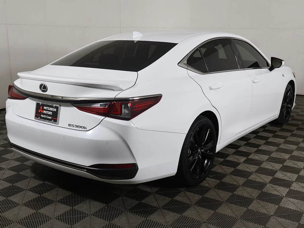 Used 2023 White Lexus 300h image 11