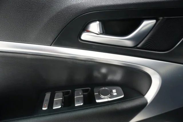 Used 2025  Genesis 2.5T image 16
