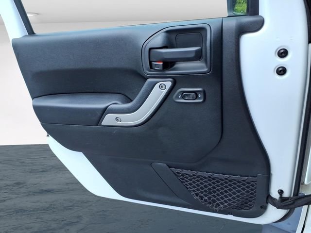 Used 2018 White Jeep Unlimited Sahara image 28