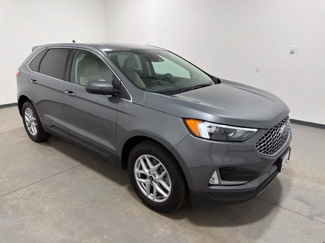 Used 2024 Carbonized Gray Metallic Ford SEL image 3