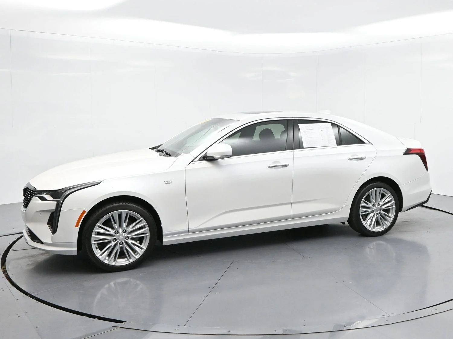 Used 2022 Crystal White Tricoat Cadillac Premium Luxury image 4