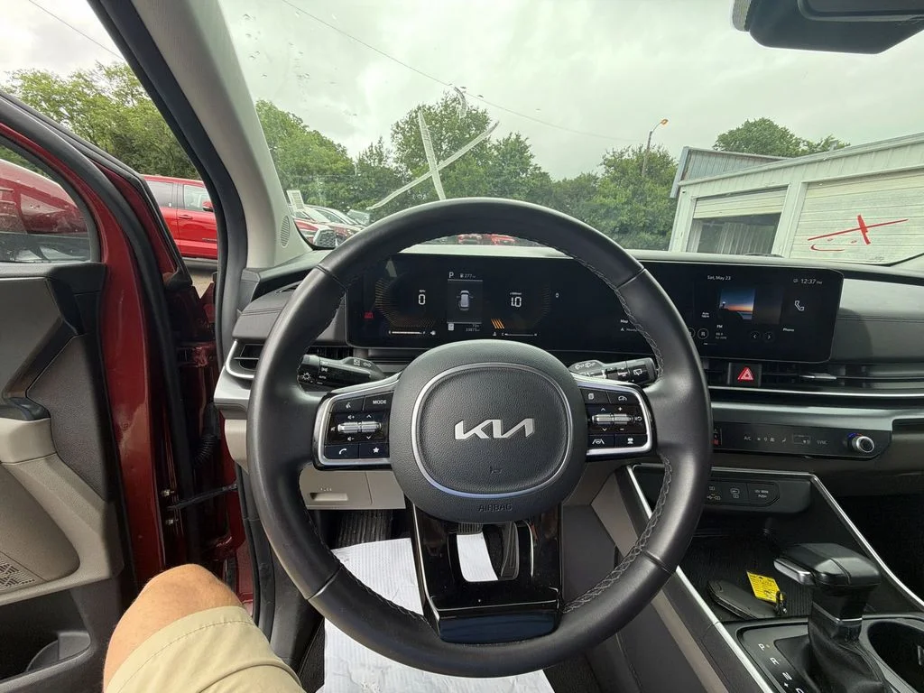 Used 2025 Red Kia LXS image 14