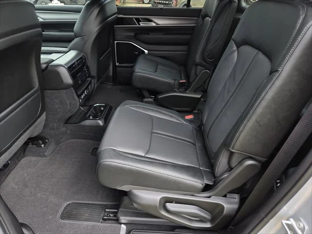 New 2026 Silver-Zynith Exterior Paint Jeep Limited Reserve image 20