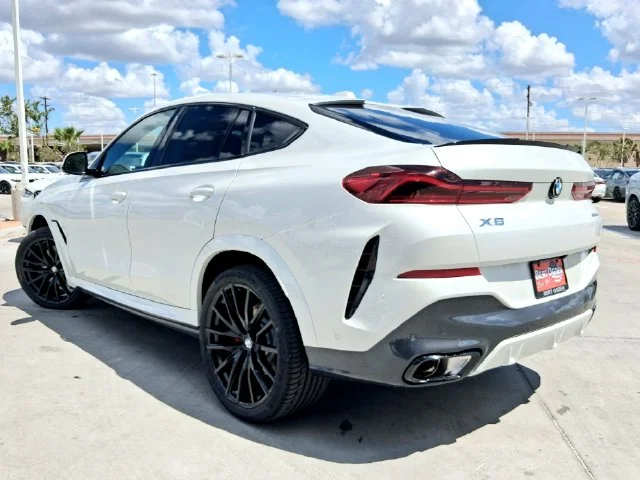 Used 2024 Gray BMW xDrive28i image 5