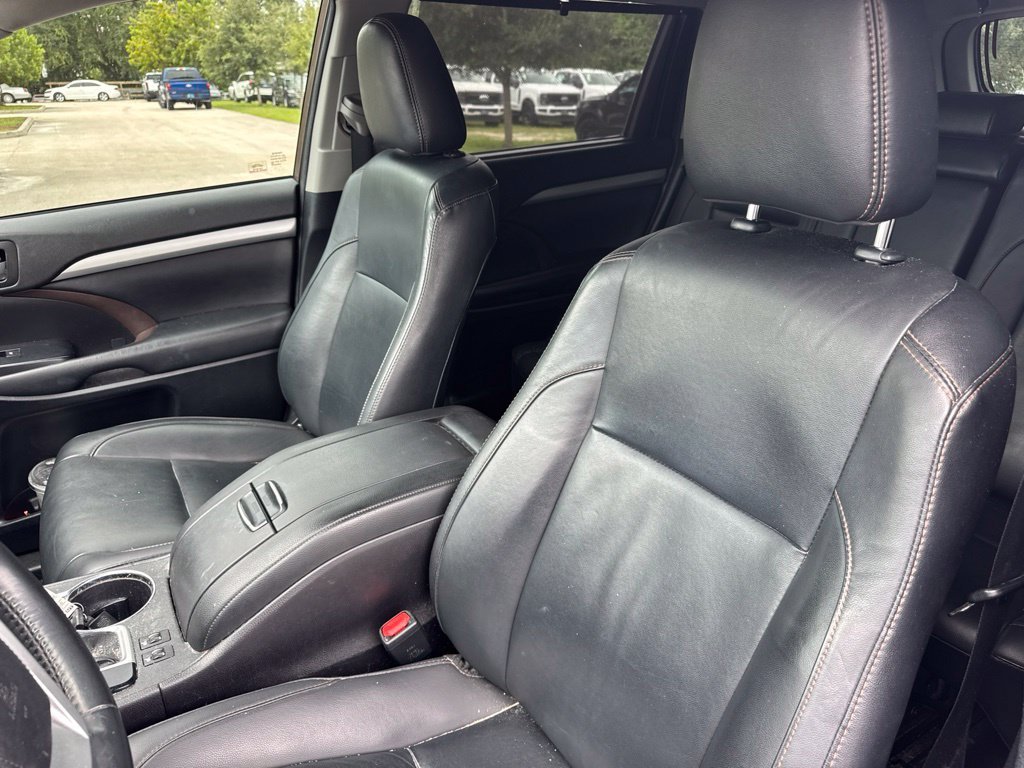 Used 2019 Brown Toyota XLE image 10