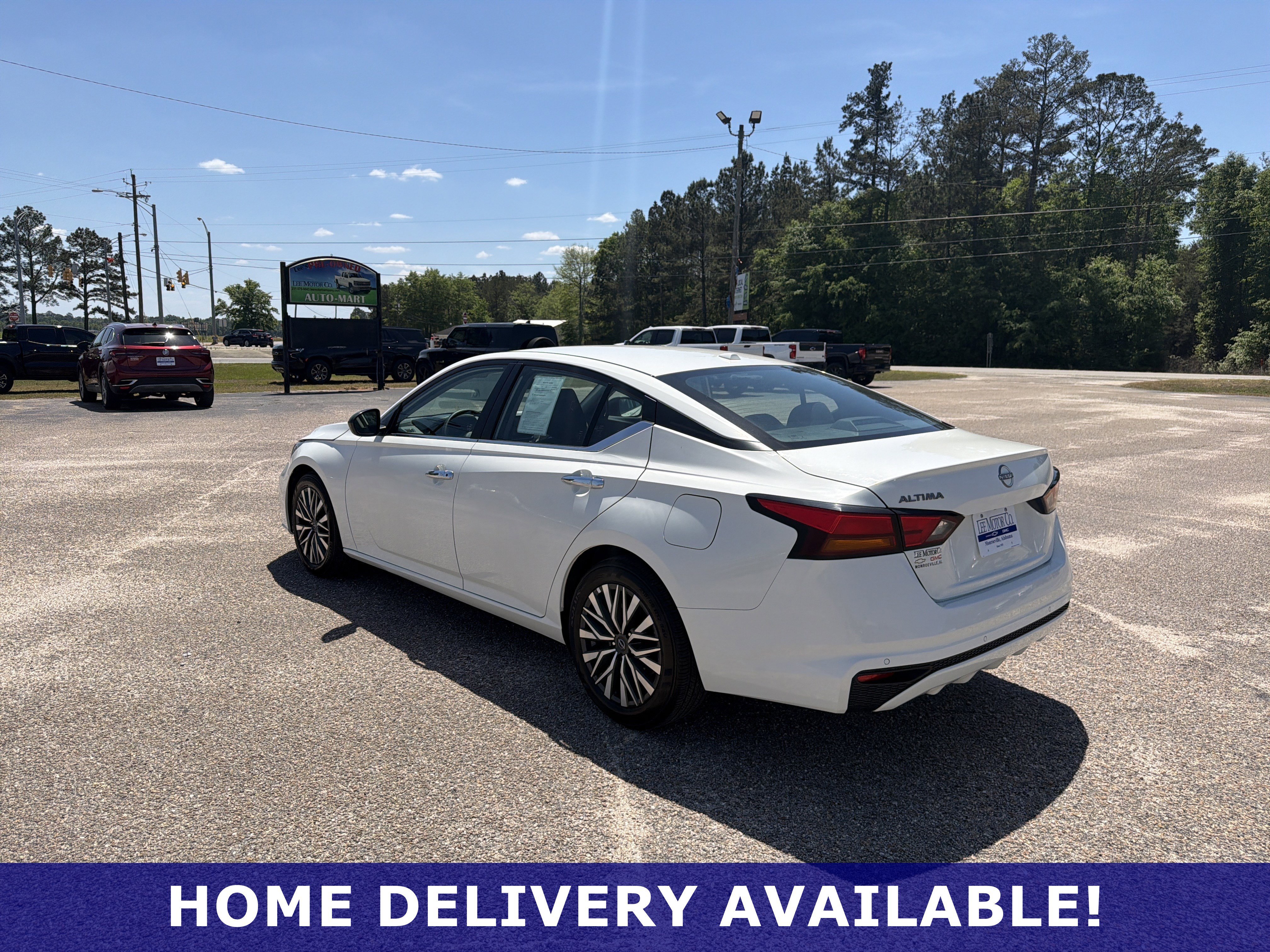 Used 2025 White Nissan SV image 5