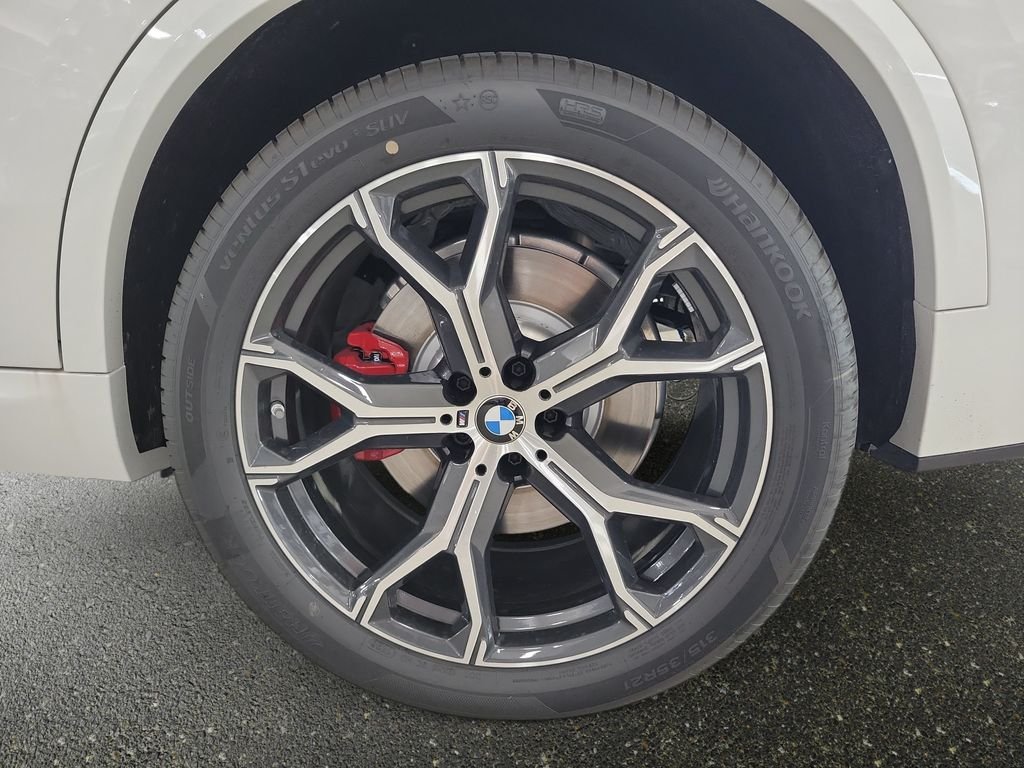 New 2026 Mineral White Metallic BMW xDrive50e image 17
