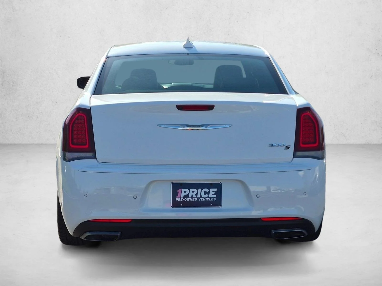 Used 2015 White Chrysler 300S image 7