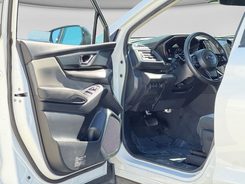 Used 2025 Crystal White Pearl Subaru Onyx Edition image 9