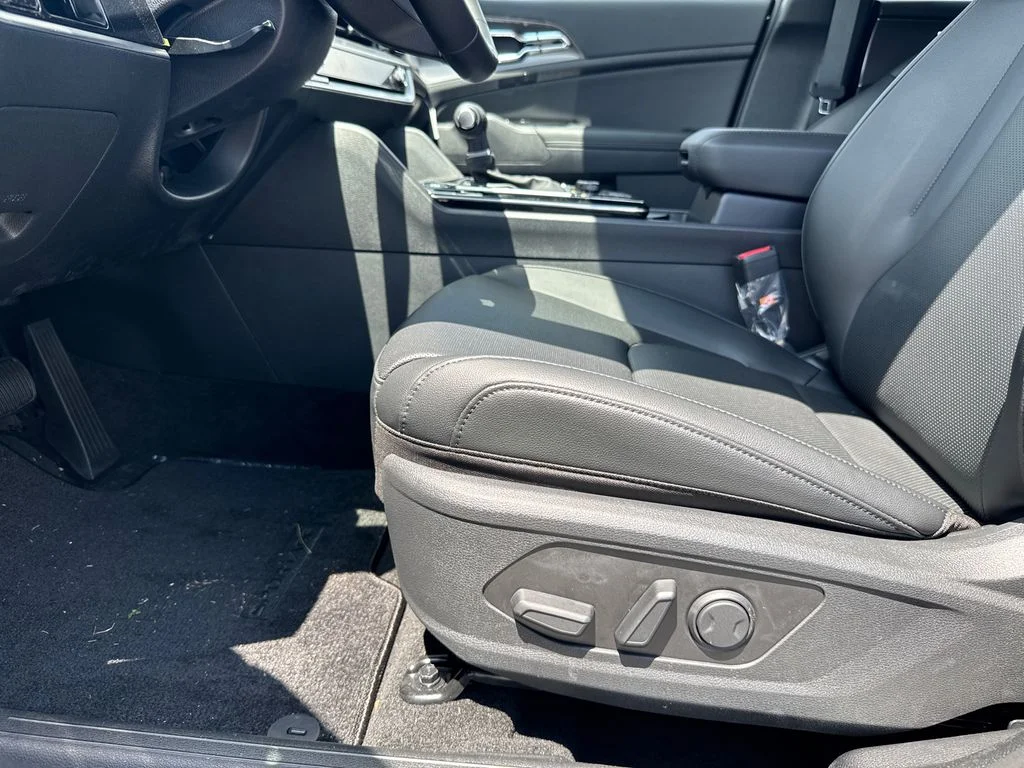 2025 Kia Sportage SX - Photo 10