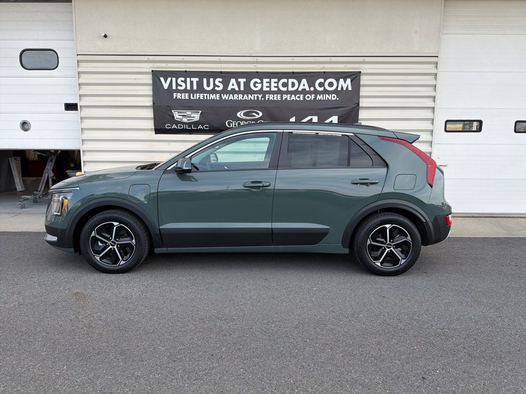 Used 2023 Cityscape Green Kia EX image 7