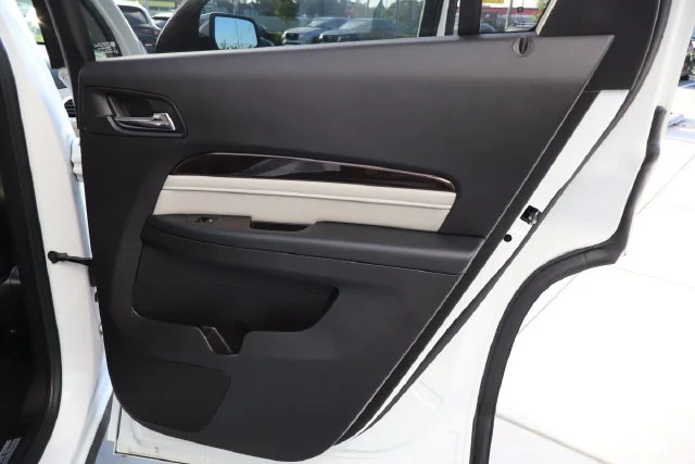 Used 2016 Summit White GMC Denali image 29