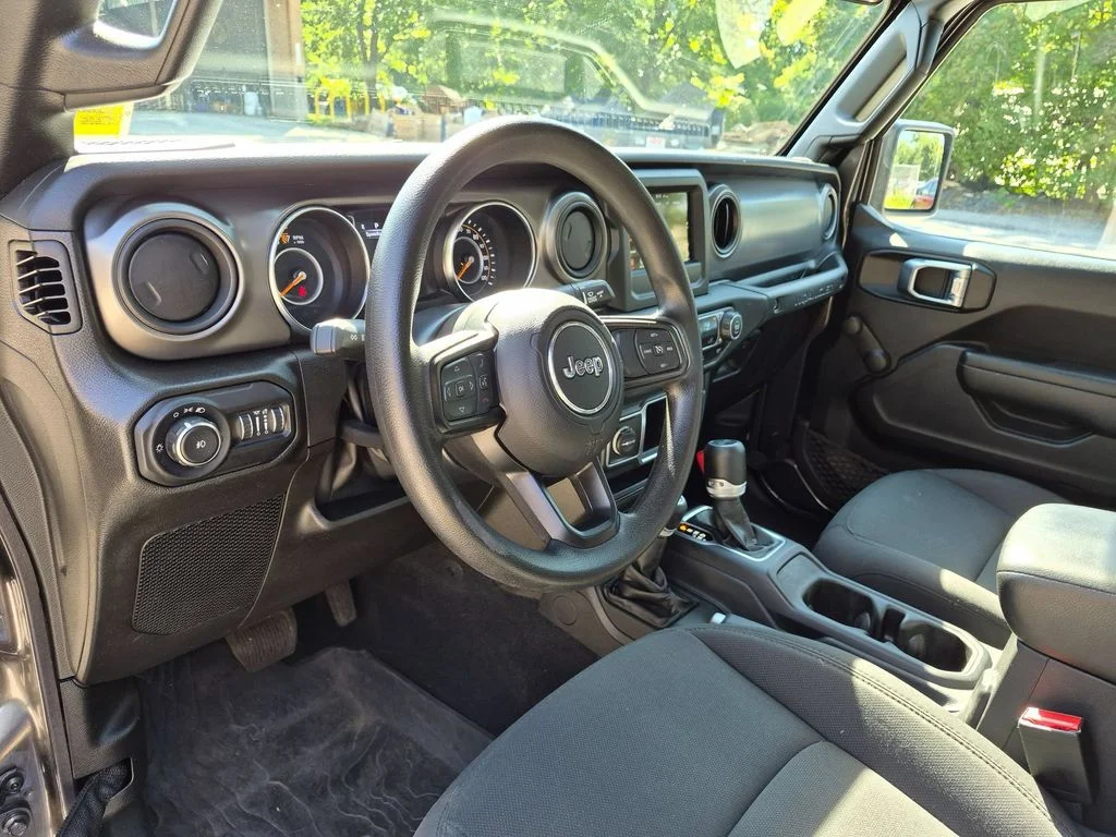 Used 2022 Gray Jeep Unlimited Sport image 12