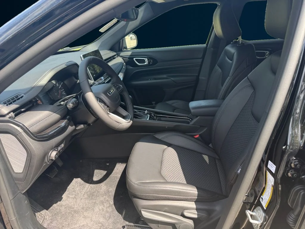 New 2026 Black Jeep Latitude image 10