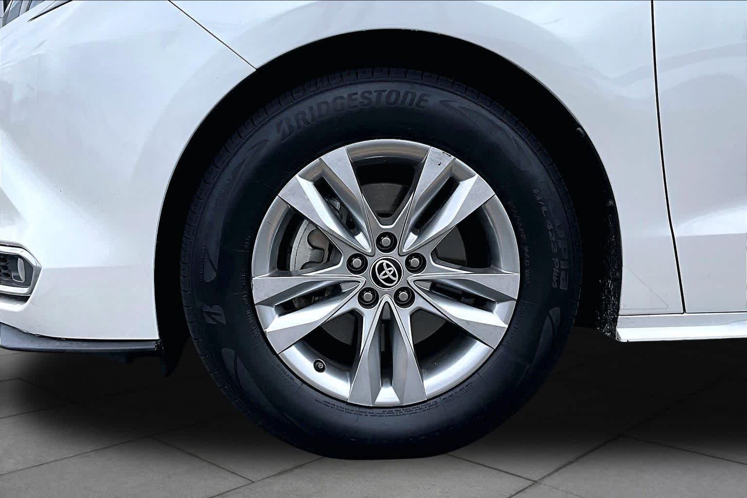 Used 2022 Wind Chill Pearl Toyota XLE image 10