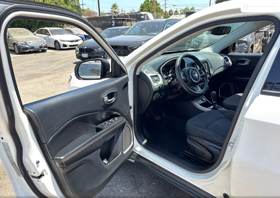 Used 2018 White Jeep Sport image 4