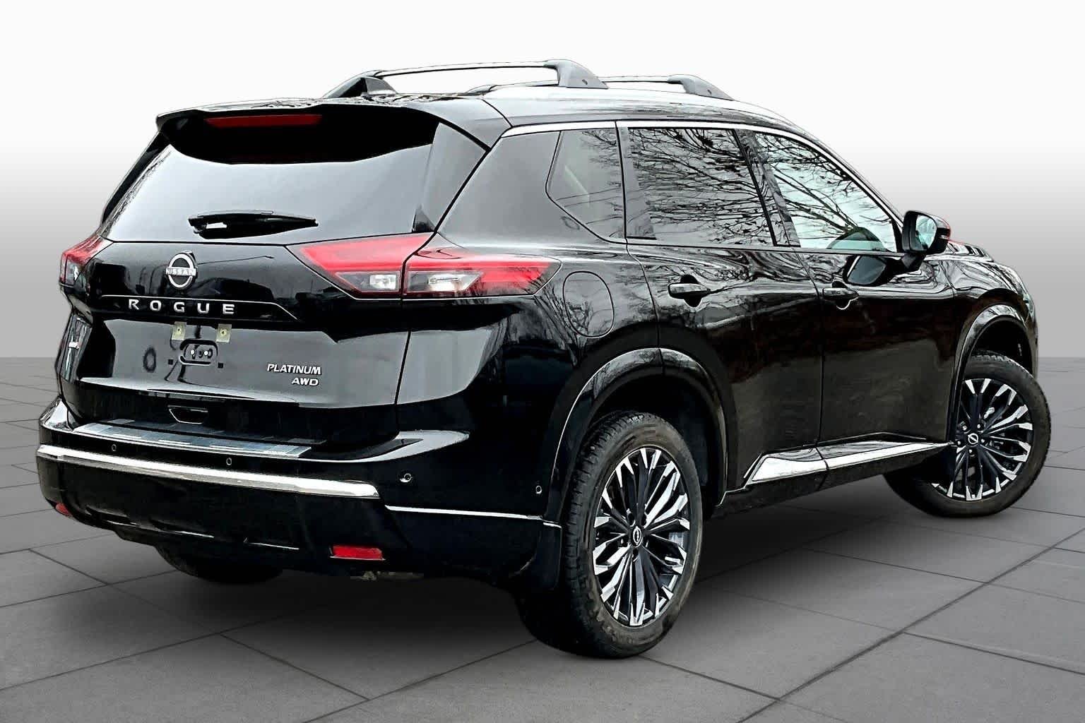 Used 2025 Super Black Nissan Platinum image 25