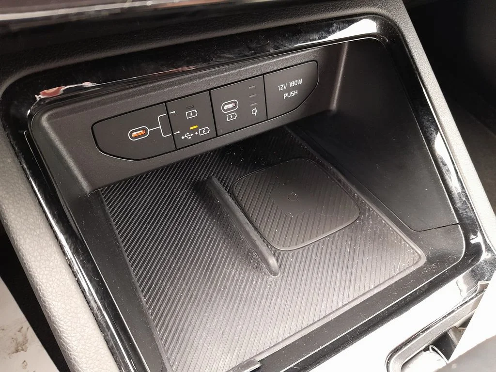 Used 2025 White Kia GT-Line image 23