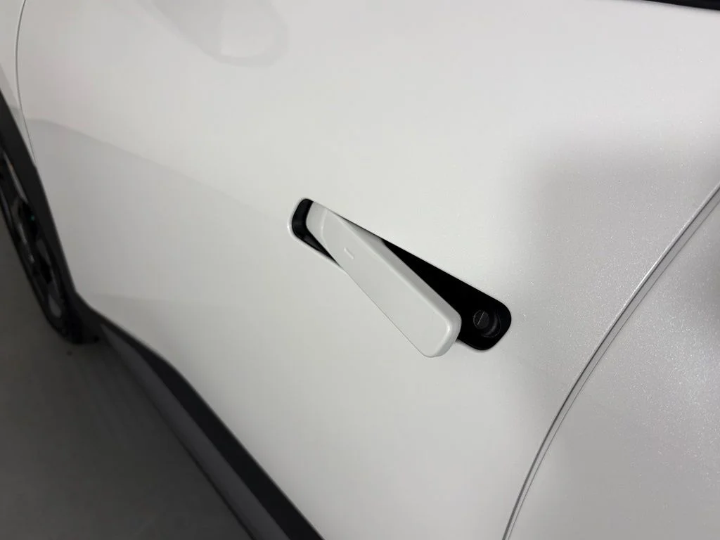 New 2027 Snow White Pearl Kia EX image 12