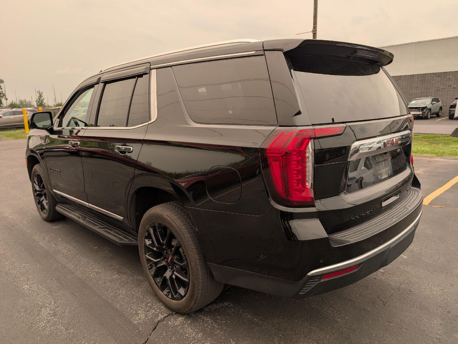 Used 2024 Onyx Black GMC SLT image 6