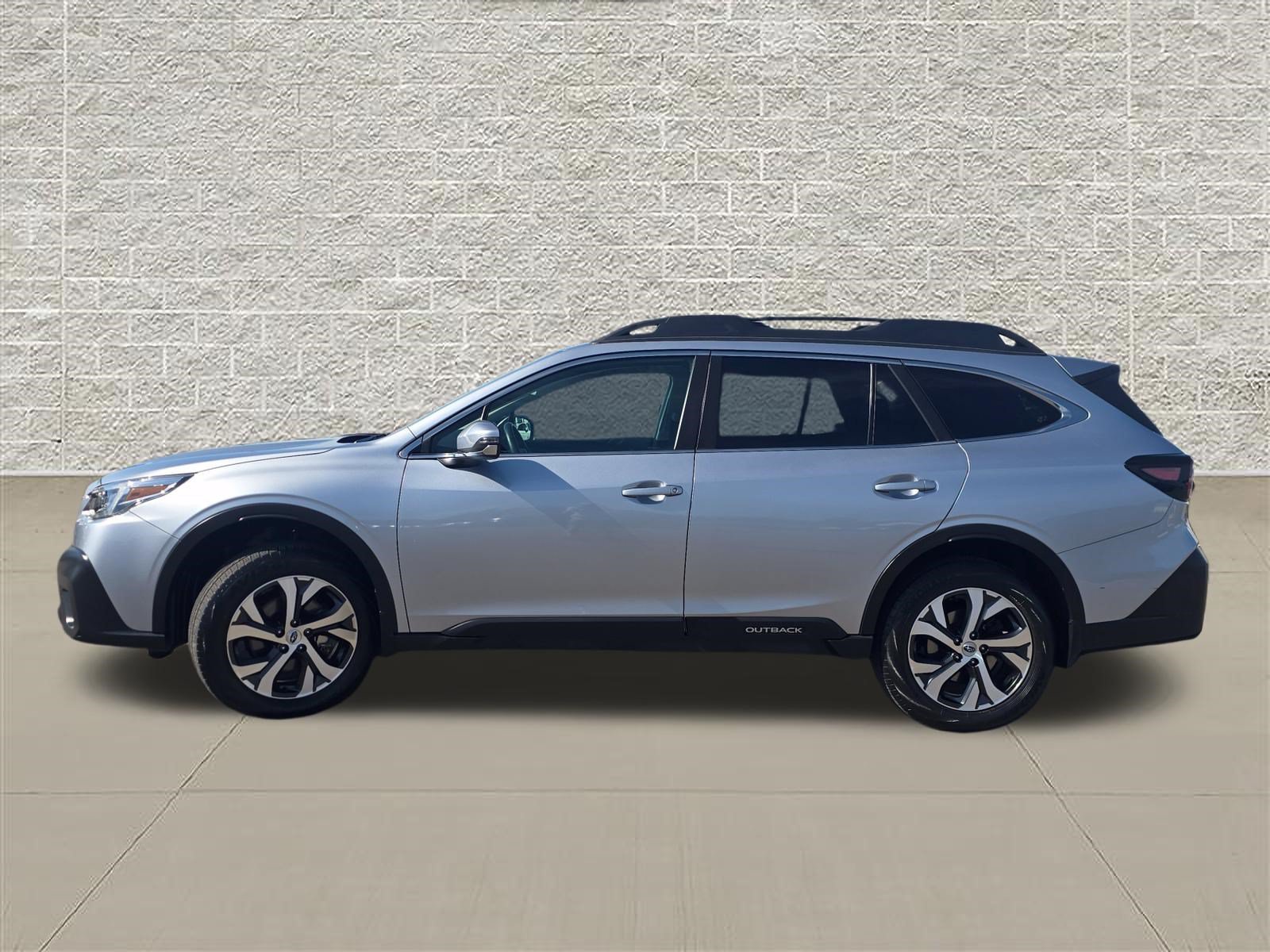 Certified Used 2022 Ice Silver Metallic Subaru Limited image 4