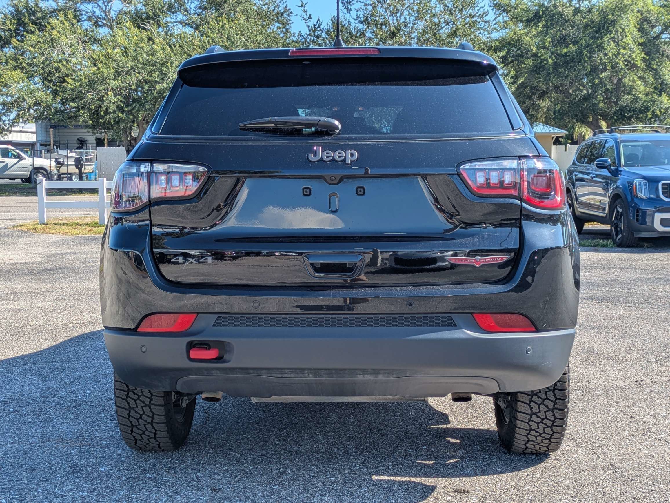 Used 2024 Diamond Black Crystal Pearlcoat Jeep Trailhawk image 6