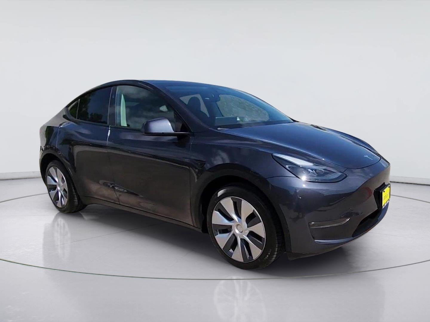 2024 Tesla Model Y photo 2 of 33