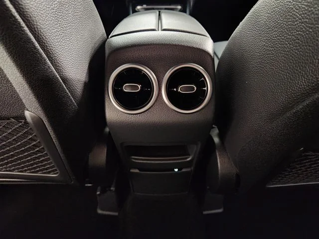 2025 Mercedes-Benz GLB Base - Photo 30