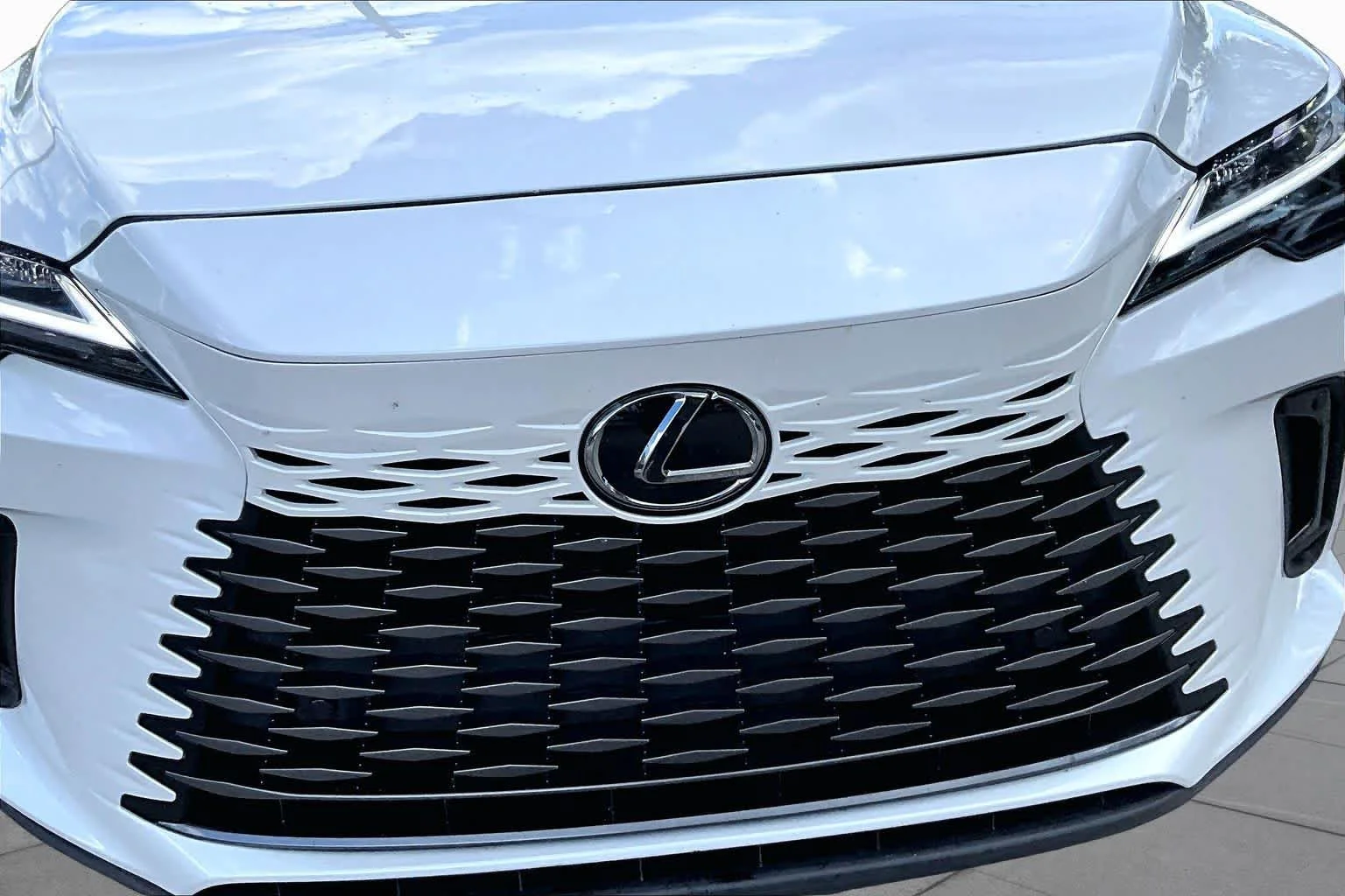 Used 2024 Eminent White Pearl Lexus Premium image 29