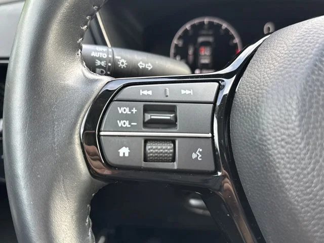 Used 2024 White Honda EX-L image 32