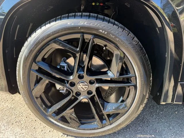 New 2026 Deep Black Pearl Volkswagen SE R-Line Black image 24
