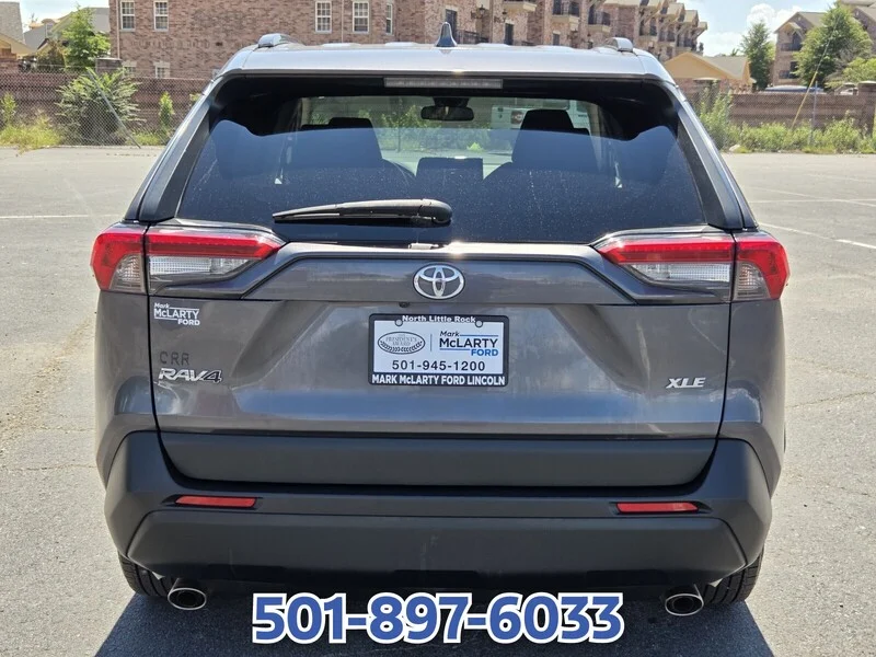 Used 2021 Magnetic Gray Metallic TOYOTA XLE FWD image 4