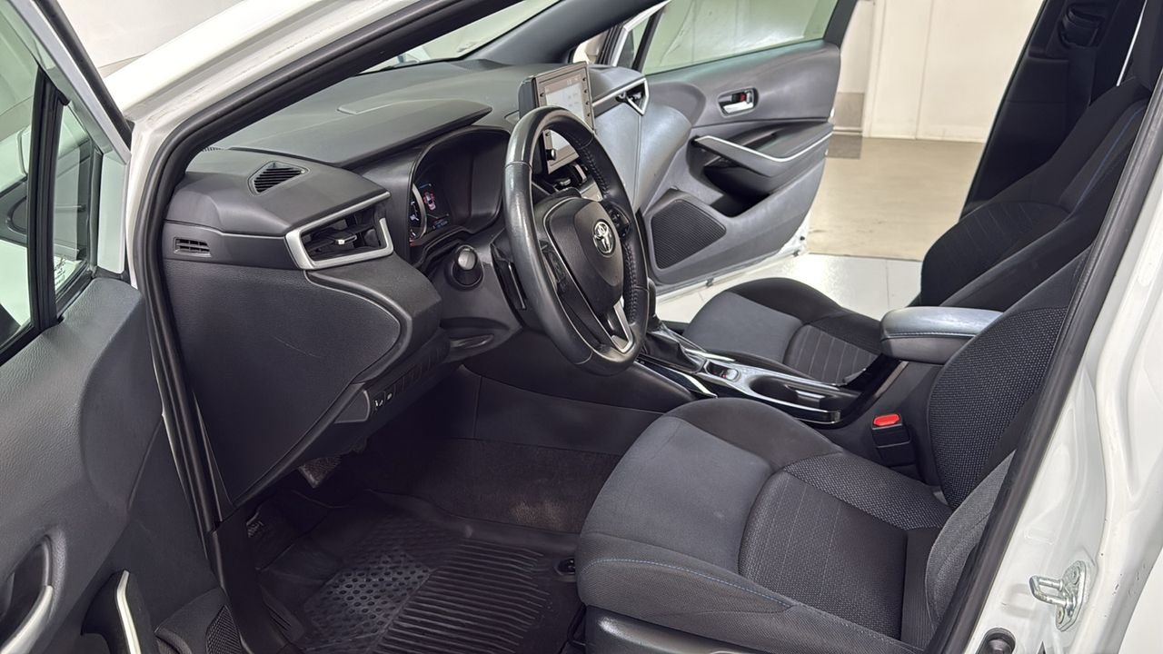 Used 2022 White Toyota SE Nightshade image 12