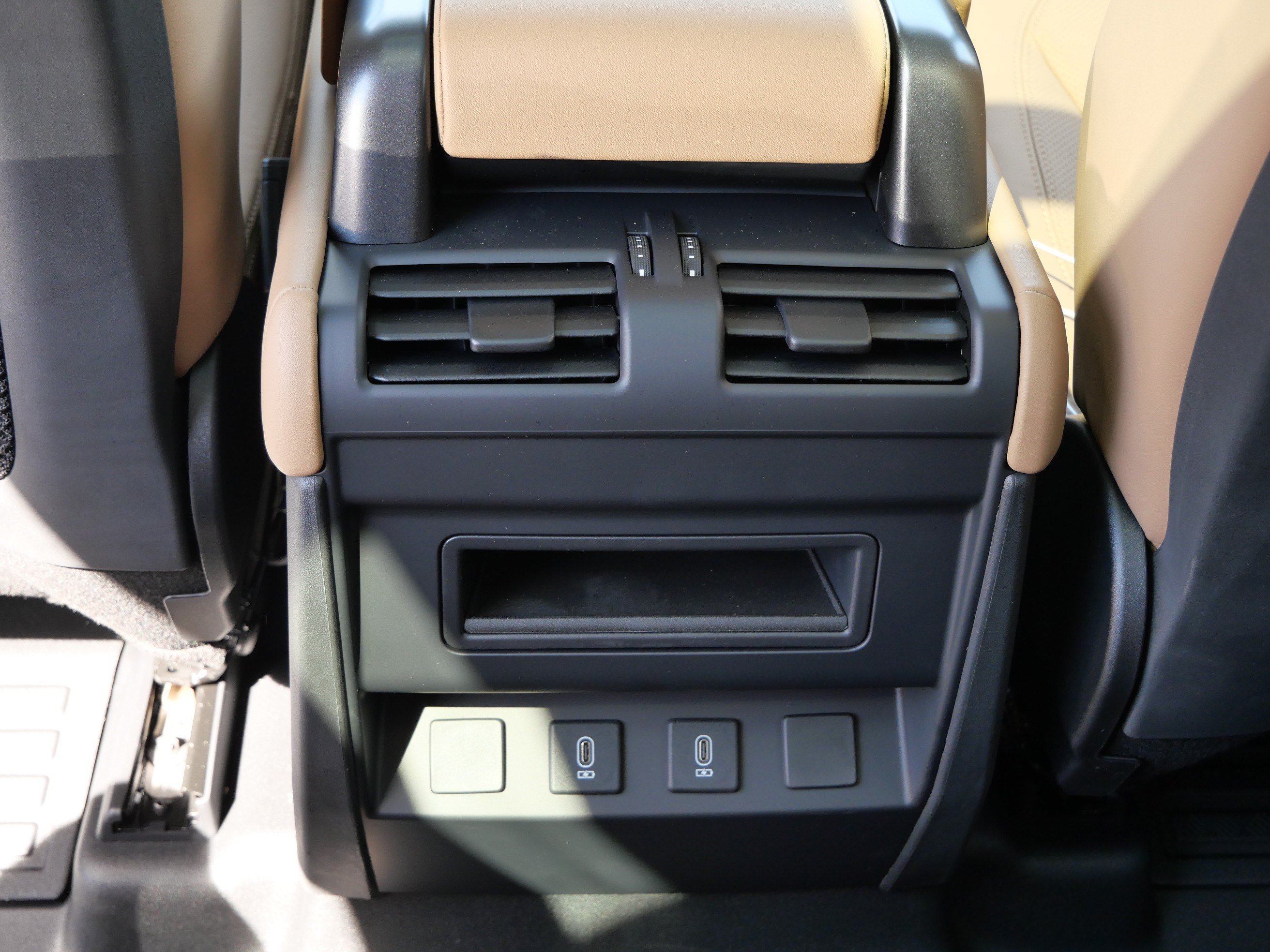 New 2026 Fuji White Land Rover X-Dynamic SE image 8