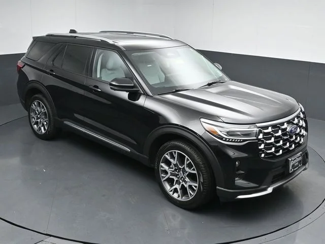Used 2025 Black Metallic Ford Platinum image 47