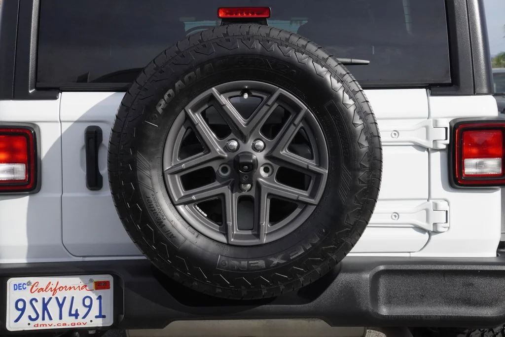 Used 2025 White Jeep Sport S image 38