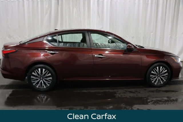 Used 2023 Garnet Pearl Nissan 2.5 SV image 2
