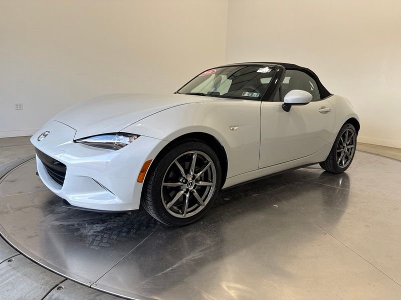 Used 2016 White Mazda Grand Touring image 3