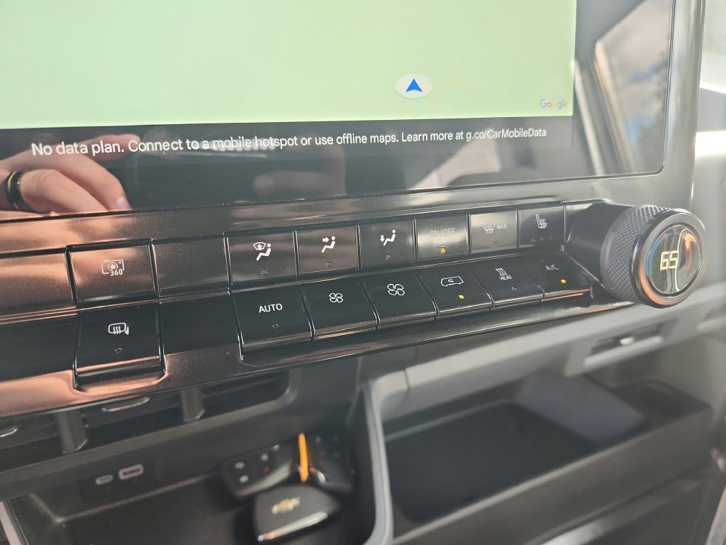 Used 2025 White Chevrolet 600 image 18