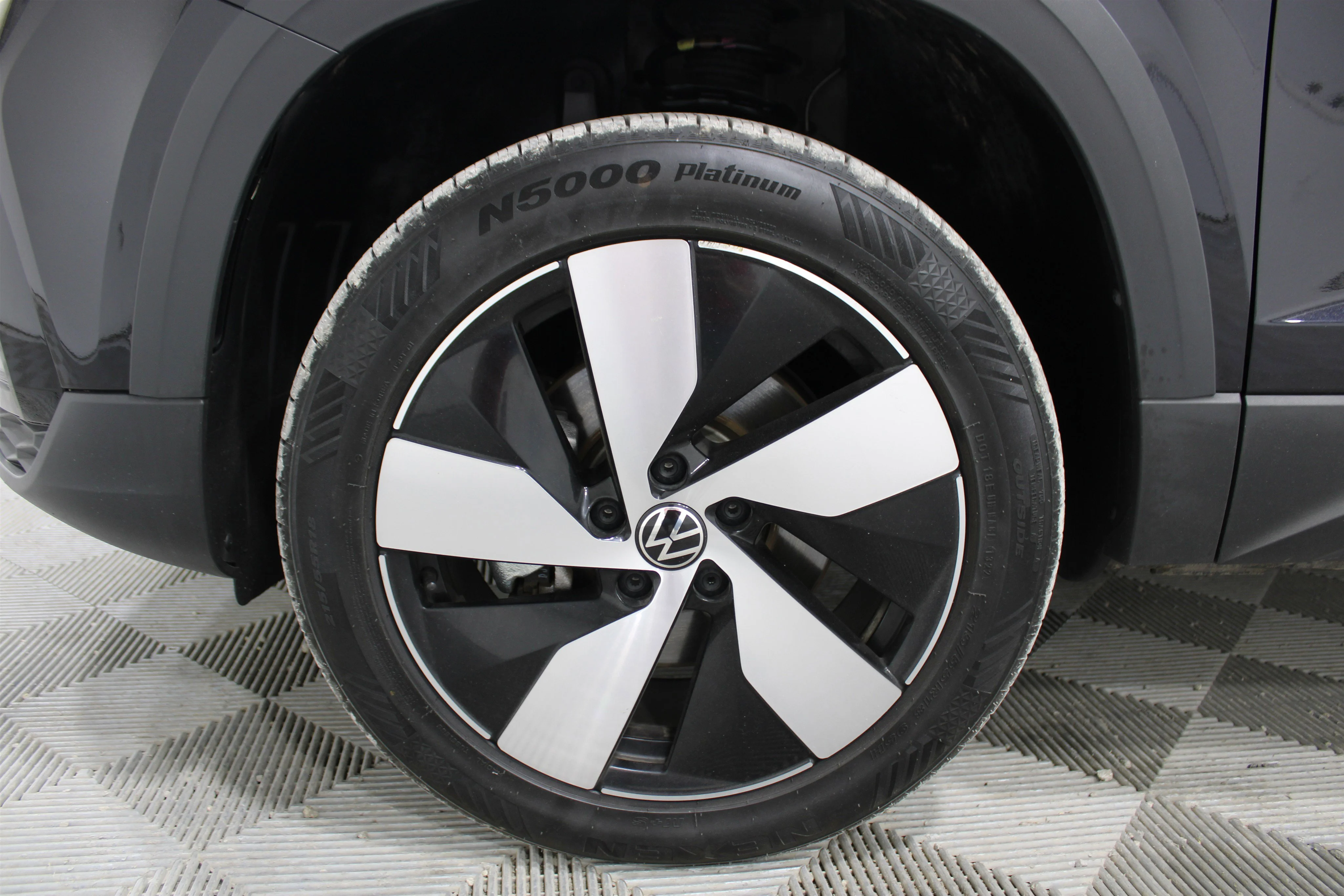 Used 2024 Deep Black Pearl Volkswagen S image 33