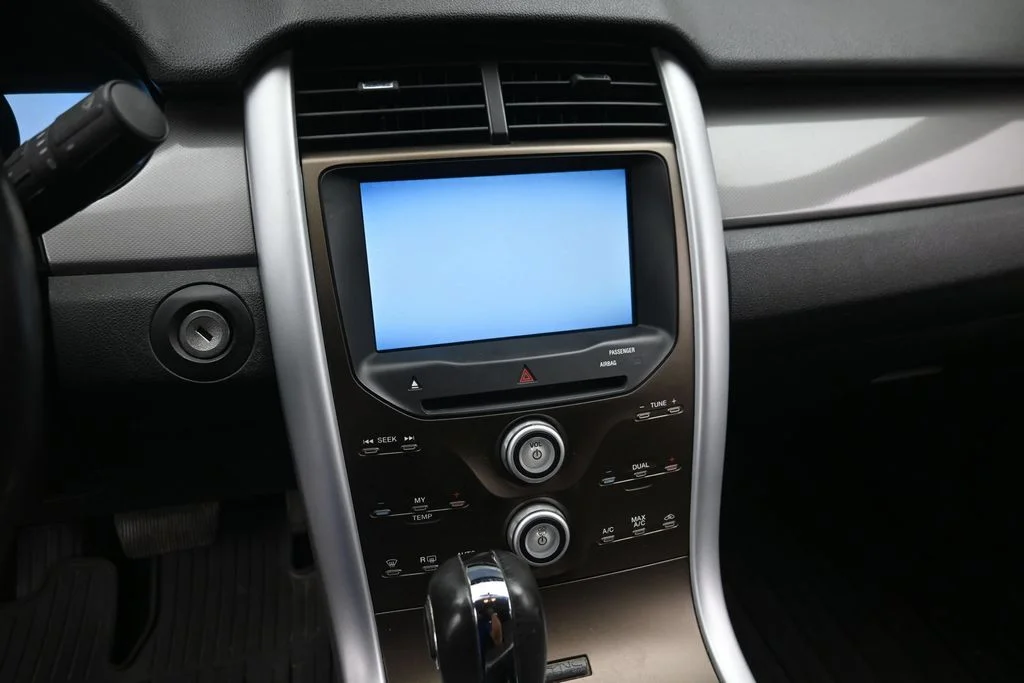Used 2011 White Ford SEL image 19
