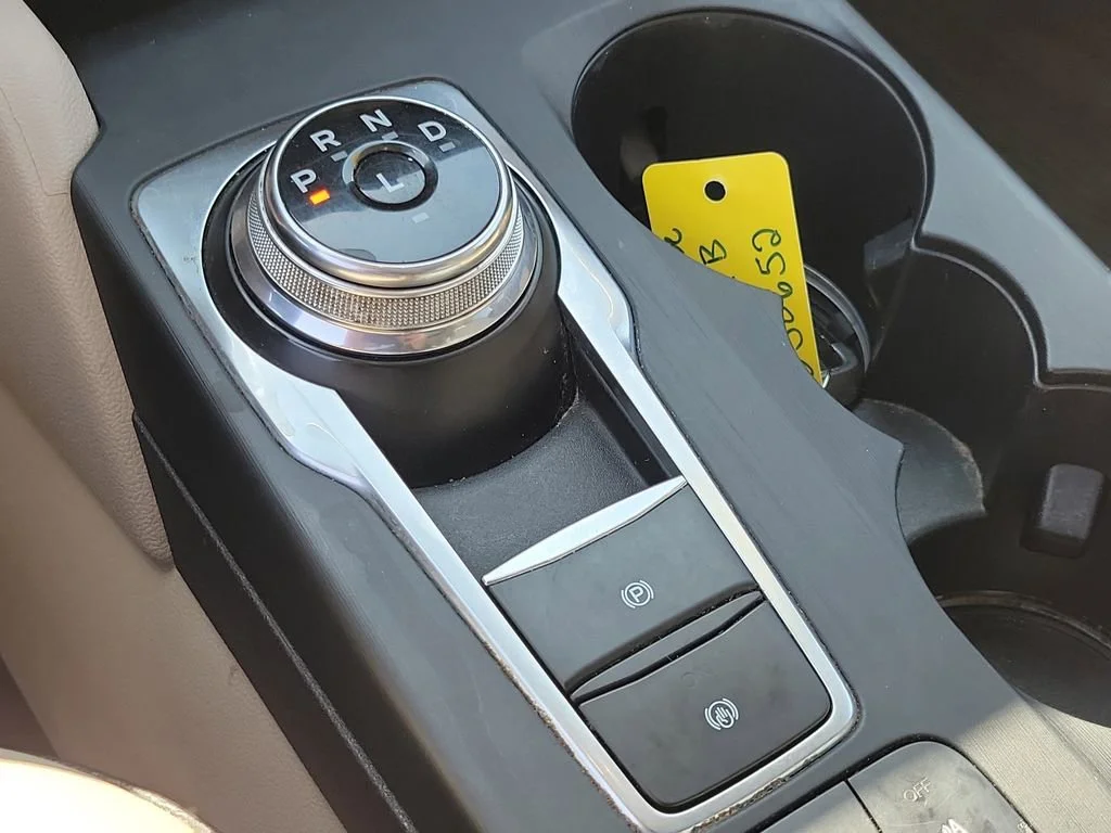 Used 2020  Ford Titanium Hybrid image 32