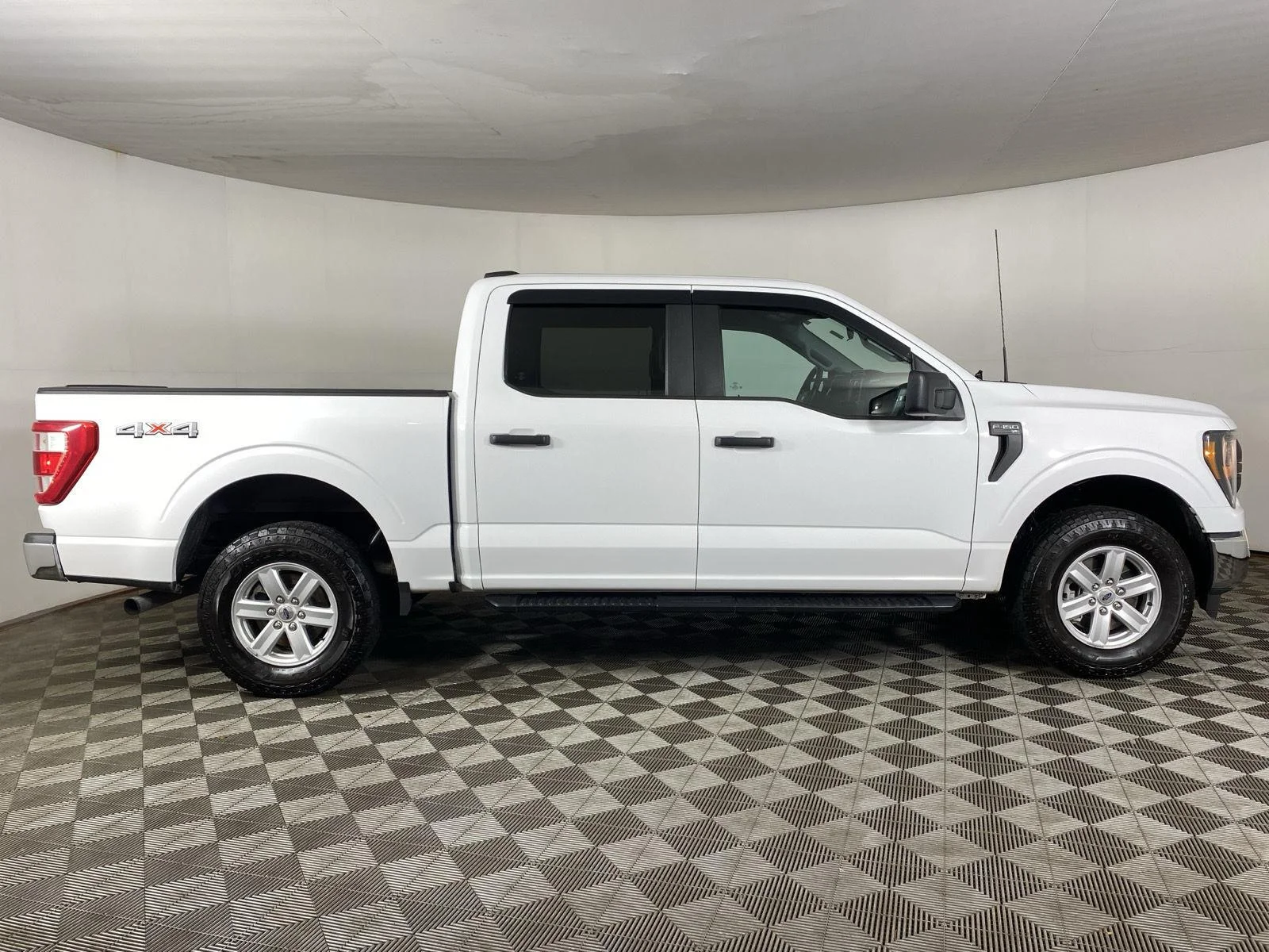 Used 2023 Oxford White Ford XL image 8
